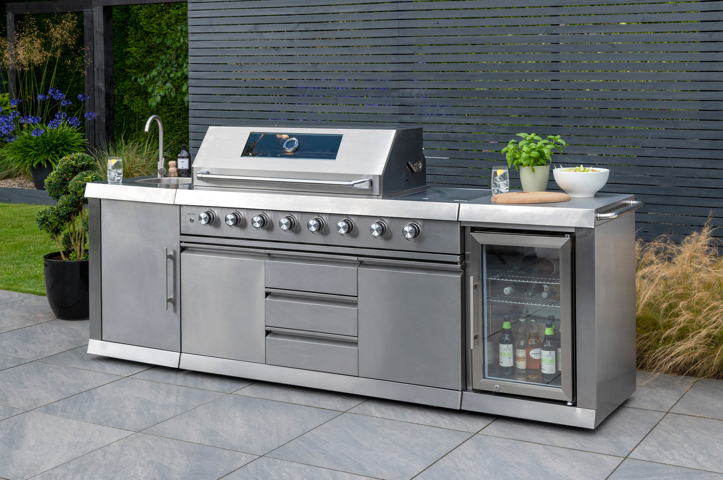 Absolute Pro 4 Burner Outdoor Kitchen.