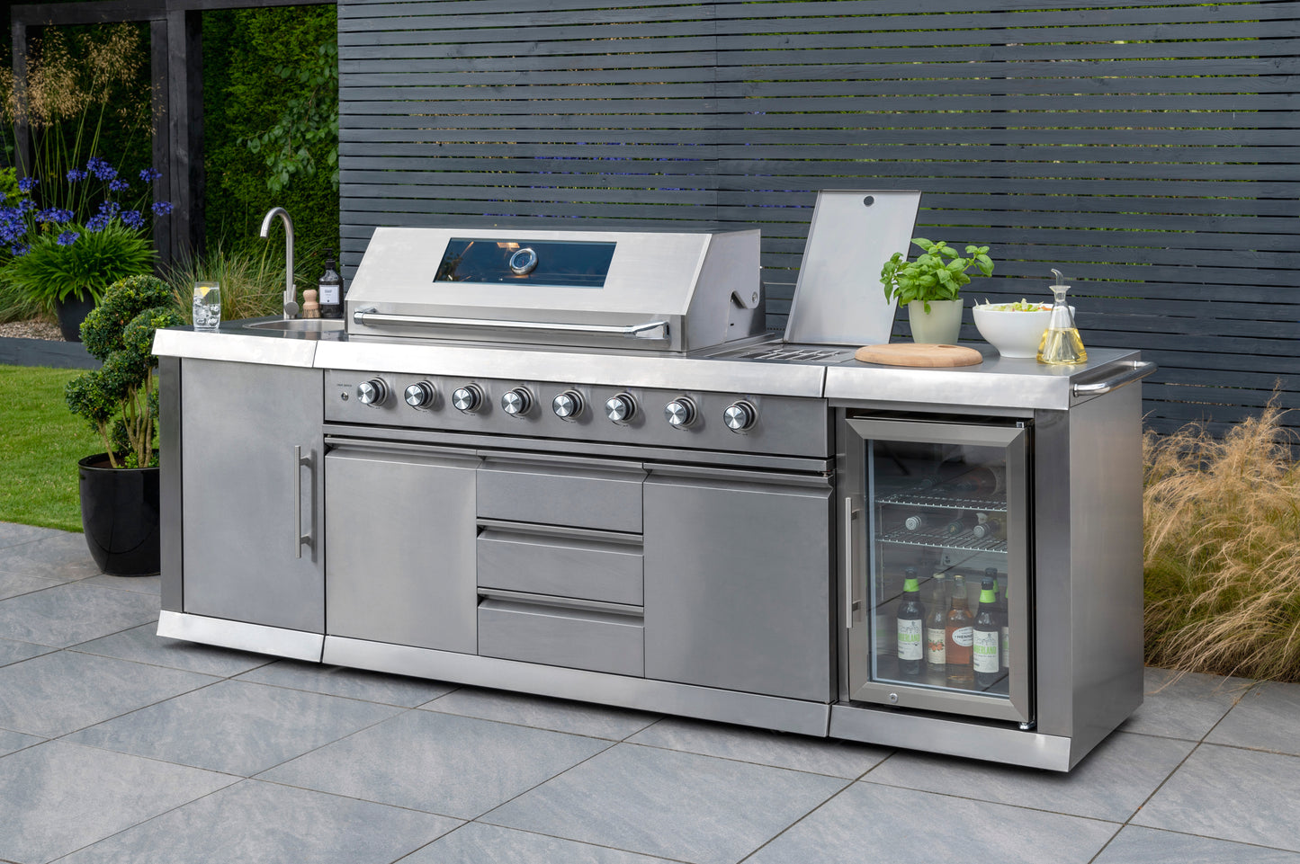 Absolute Pro 4 Burner Outdoor Kitchen.