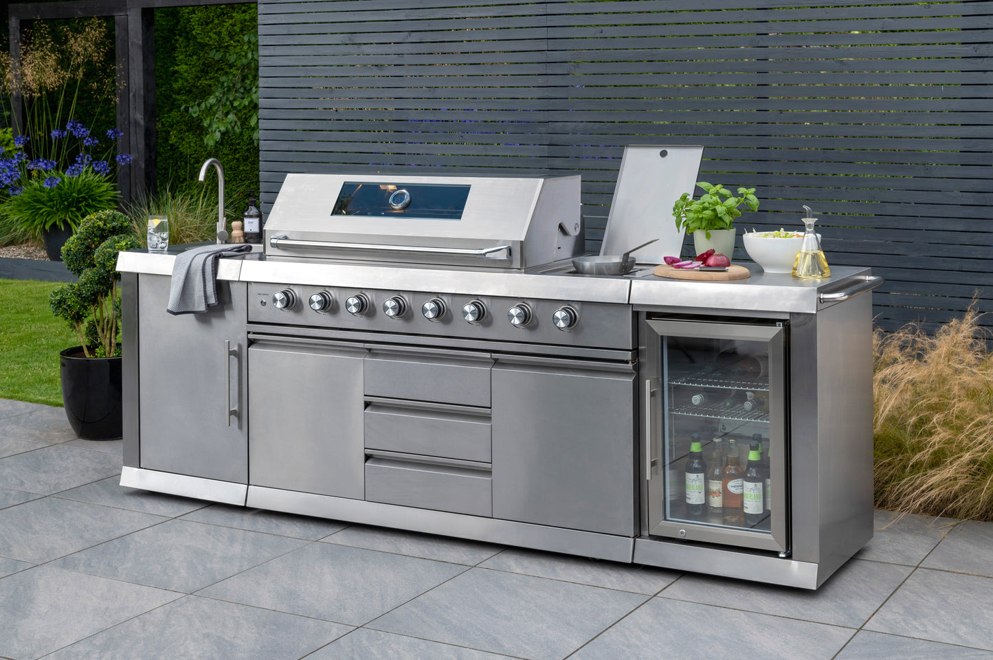 Absolute Pro 4 Burner Outdoor Kitchen.