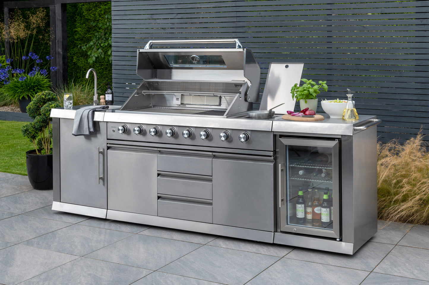 Absolute Pro 4 Burner Outdoor Kitchen.